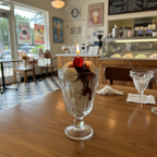 Coupe Glacée & coulis décadent au chocolat